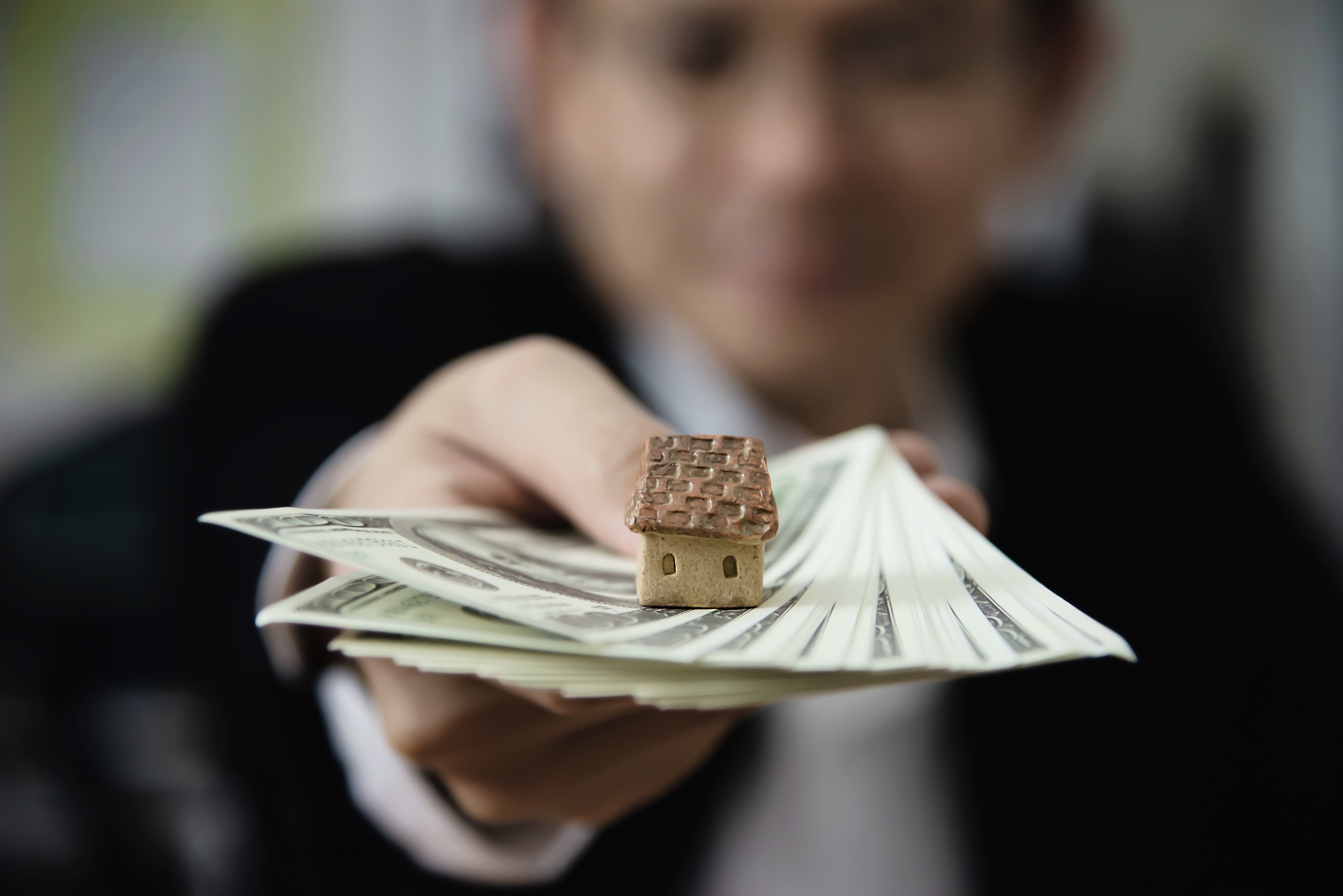 Desvalorização do real ameaça investidores que não dolarizam seus ativos no exterior 