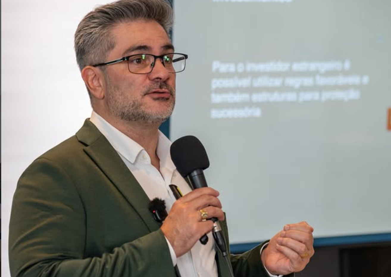 O erro fiscal que destrói a renda de brasileiros ao mudar para os EUA